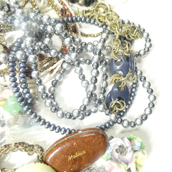 Jewelry Mixed Lot Crafts Reuse Scrap Junk Repair Wear Vintage to Now 3.5lbs - Picture 8 of 15